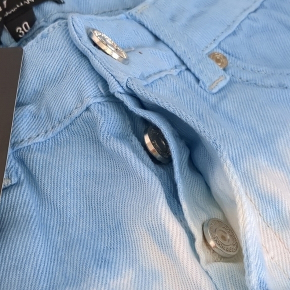 Boohoo Man Skinny Fit Tie Dye Denim Shorts in Powder Blue size 30 - Picture 5 of 9